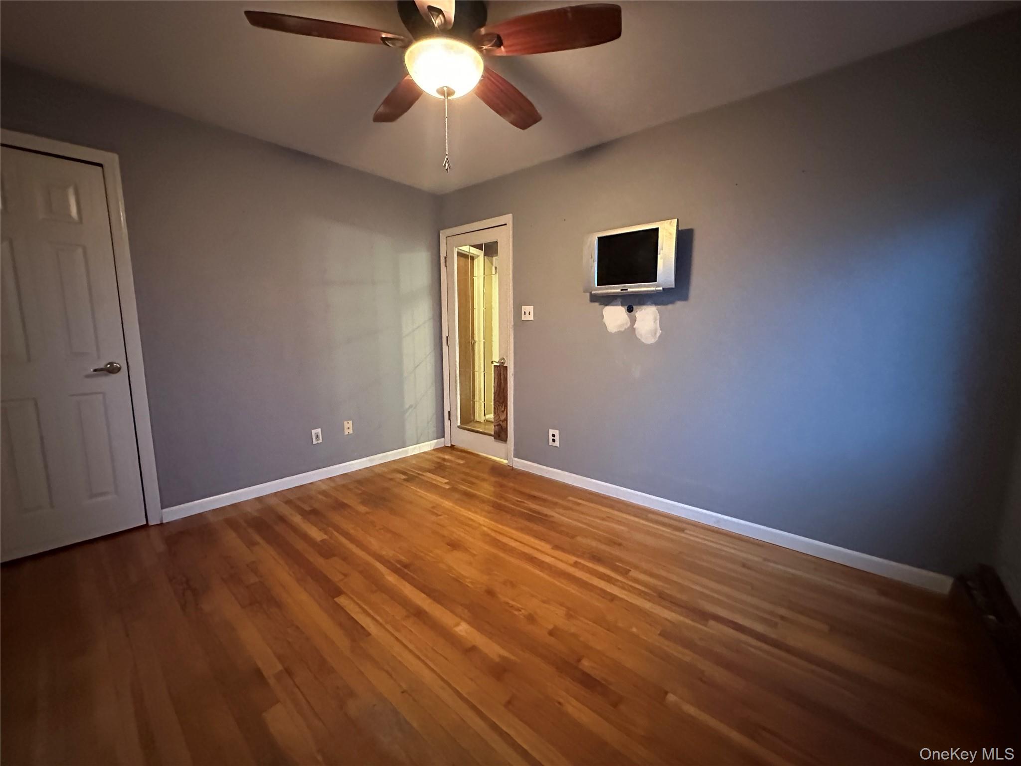 #2 photo, 30 Poplar Avenue, Farmingdale , NY 11735