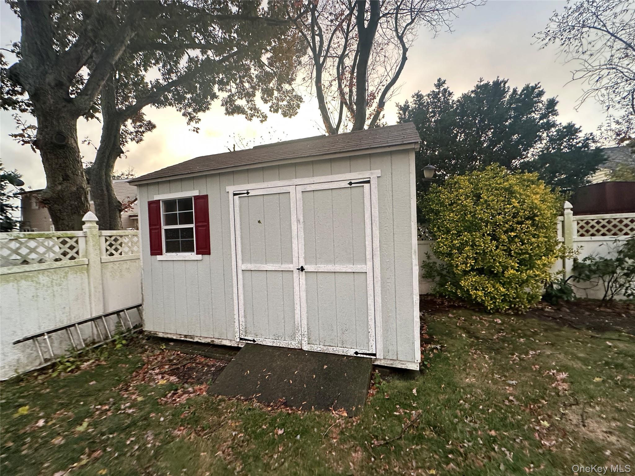 #7 photo, 30 Poplar Avenue, Farmingdale , NY 11735