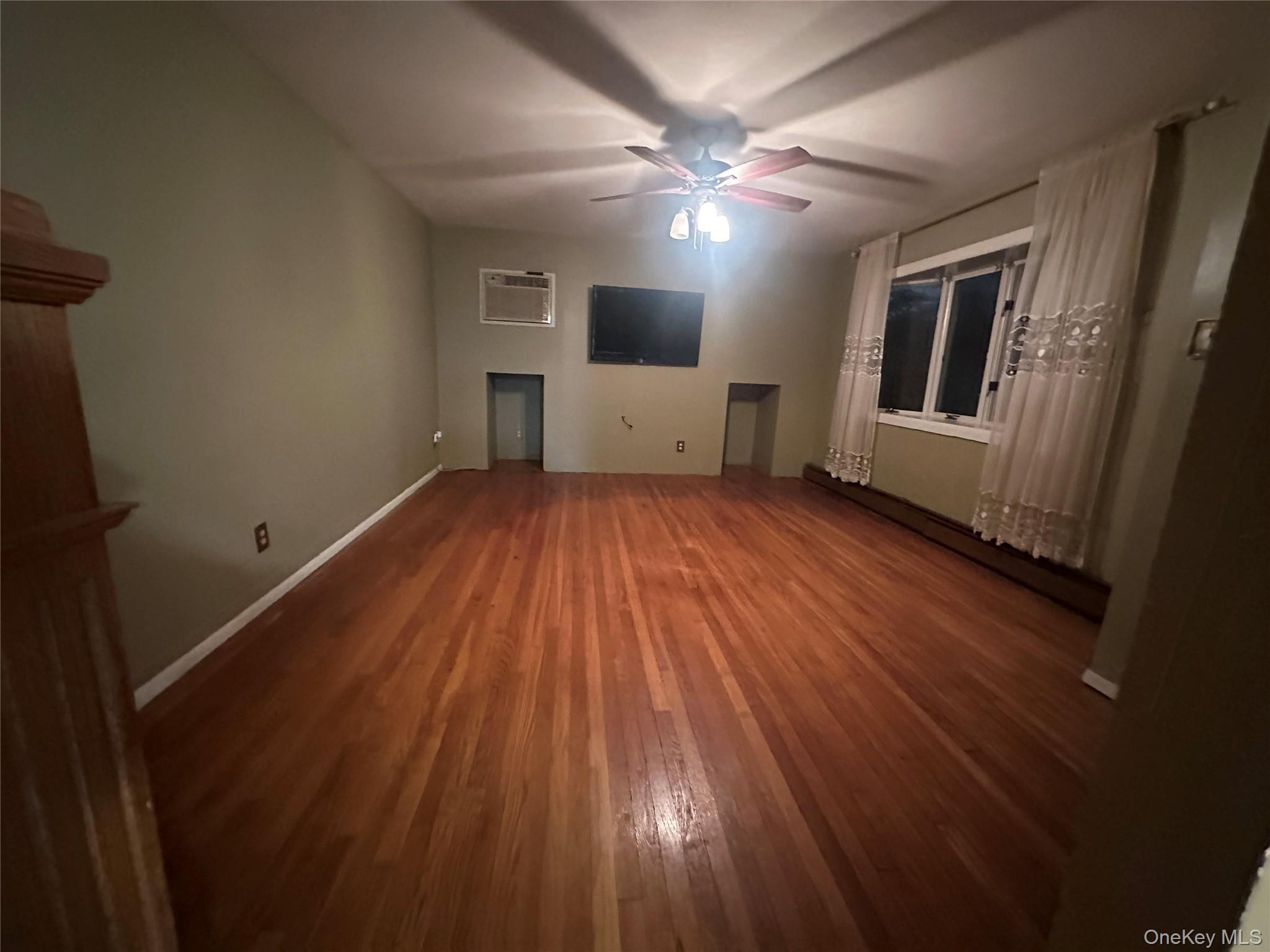 #8 photo, 30 Poplar Avenue, Farmingdale , NY 11735