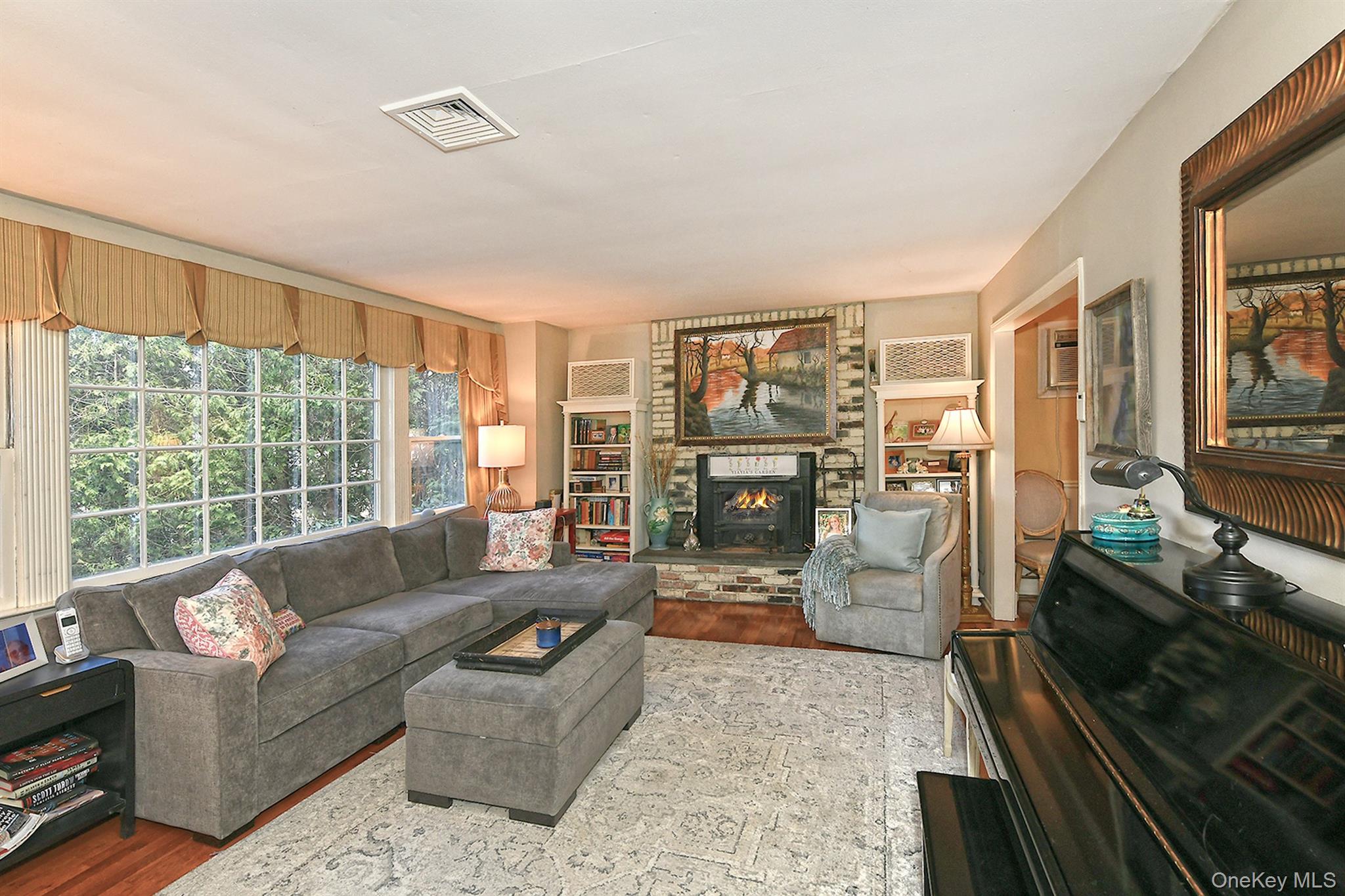 #11 photo, 90 E 25th Street, सफ़ोक काउंटी Huntington Station , NY 11746