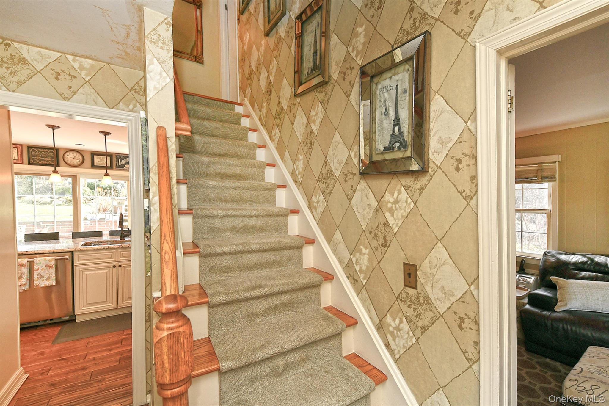 #17 photo, 90 E 25th Street, सफ़ोक काउंटी Huntington Station , NY 11746