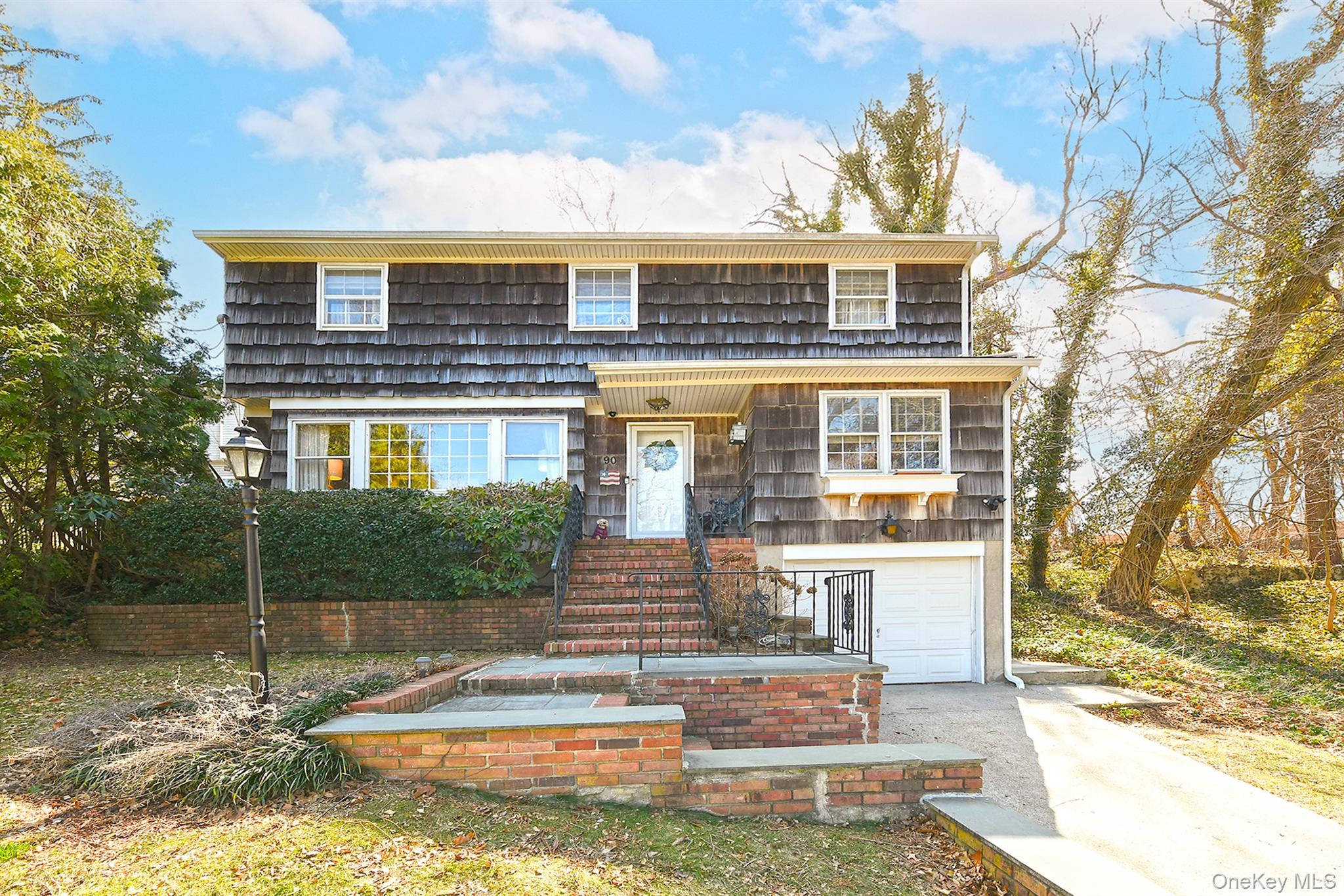 #2 photo, 90 E 25th Street, सफ़ोक काउंटी Huntington Station , NY 11746