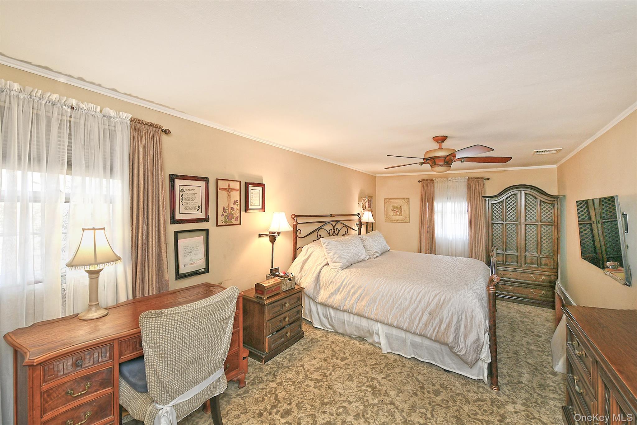 #20 photo, 90 E 25th Street, सफ़ोक काउंटी Huntington Station , NY 11746