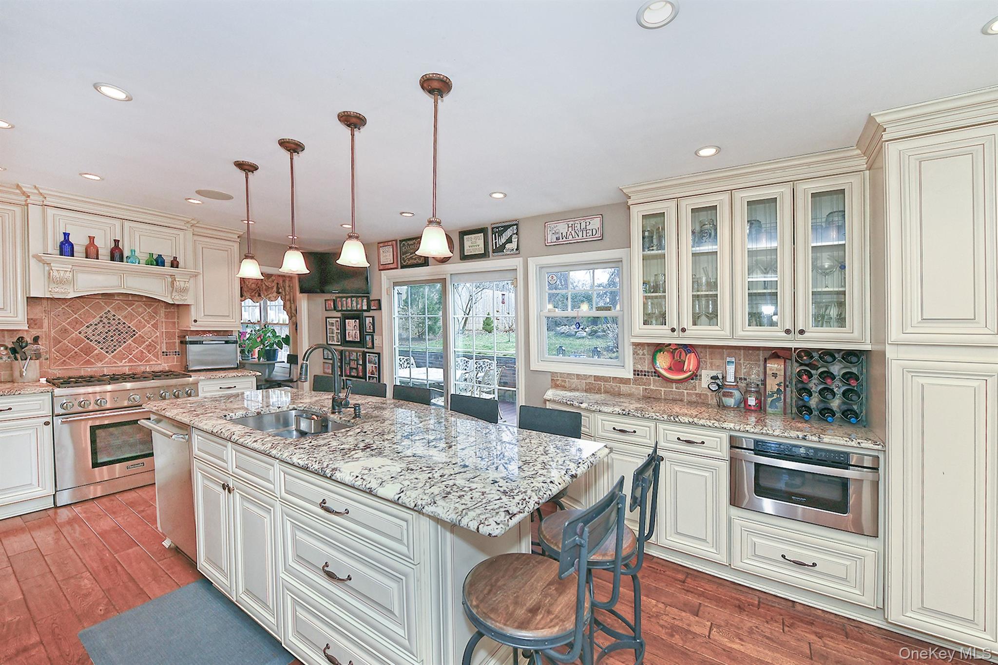 #5 photo, 90 E 25th Street, सफ़ोक काउंटी Huntington Station , NY 11746