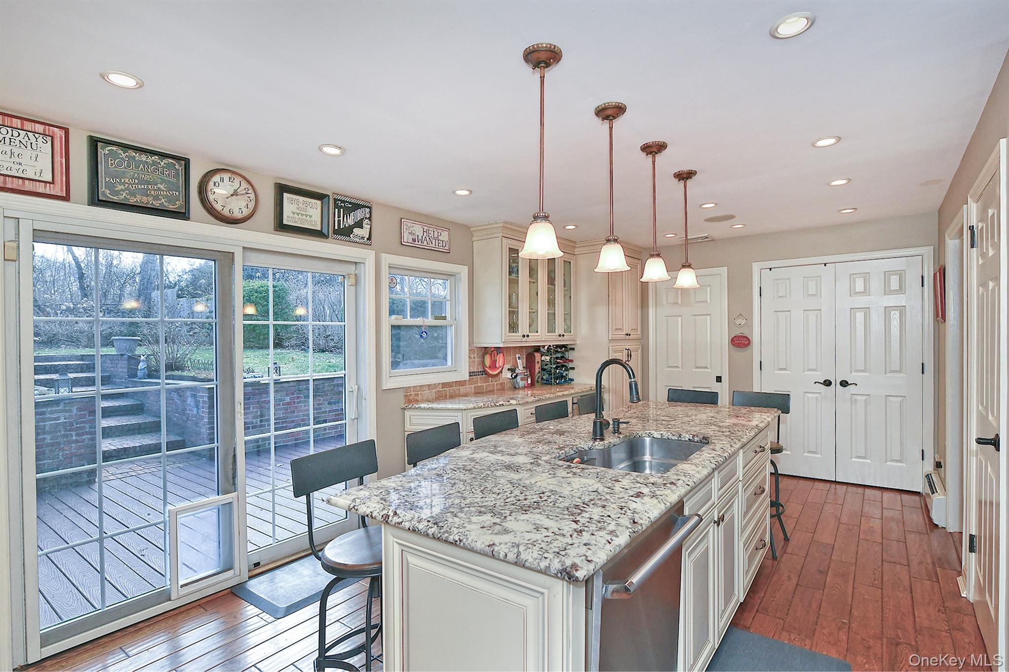 #6 photo, 90 E 25th Street, सफ़ोक काउंटी Huntington Station , NY 11746