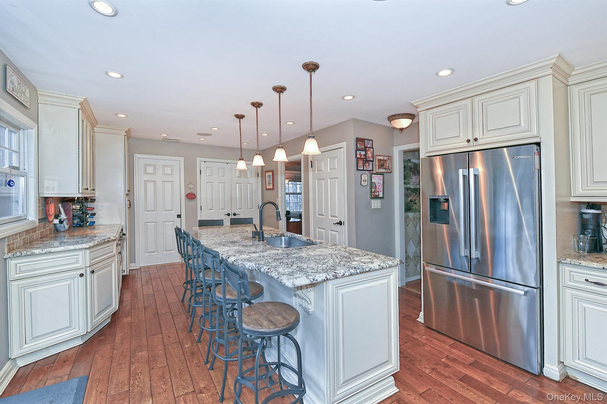 #7 photo, 90 E 25th Street, सफ़ोक काउंटी Huntington Station , NY 11746