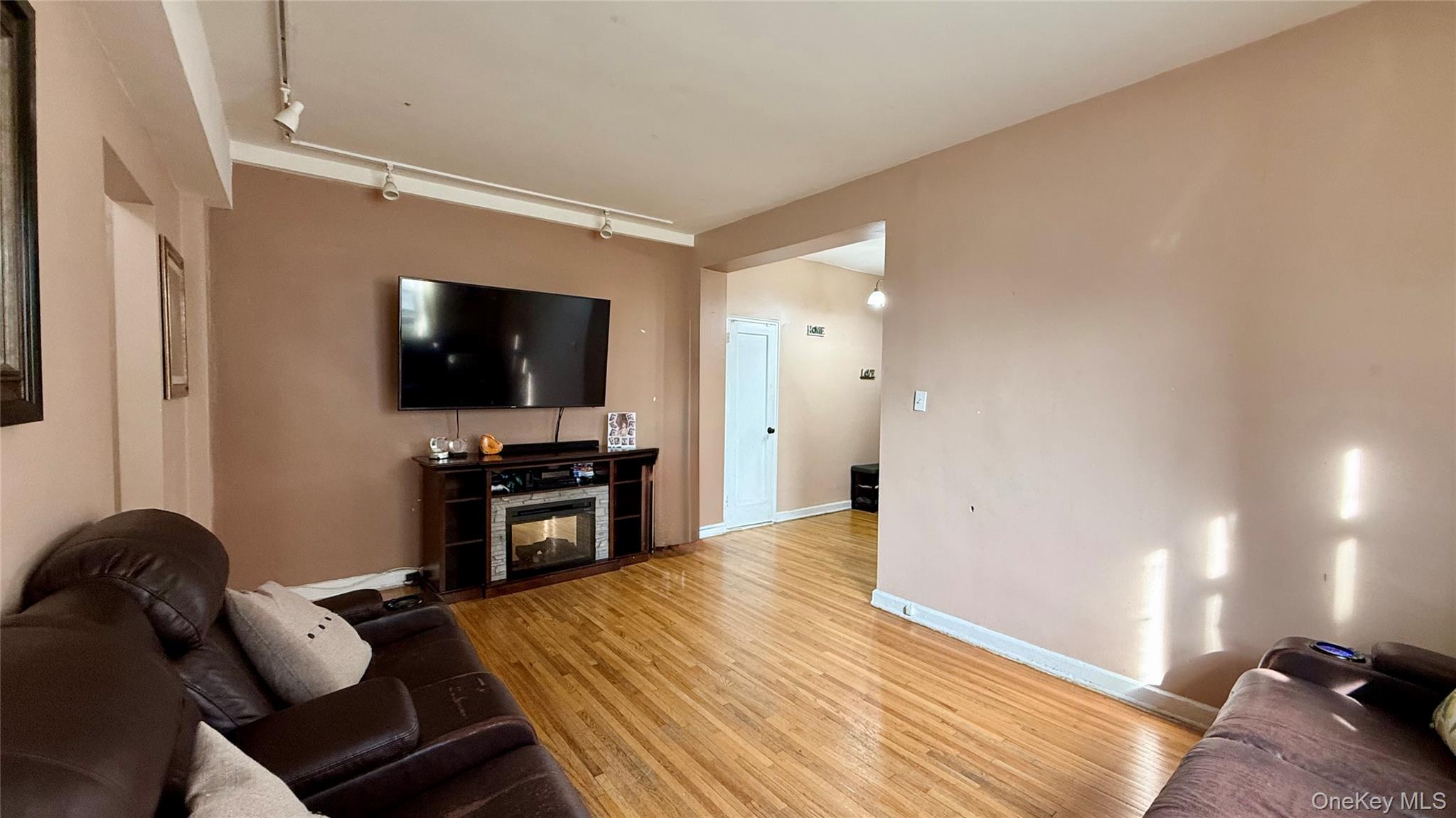 #10 photo, 11225 34th Avenue, Corona , NY 11368