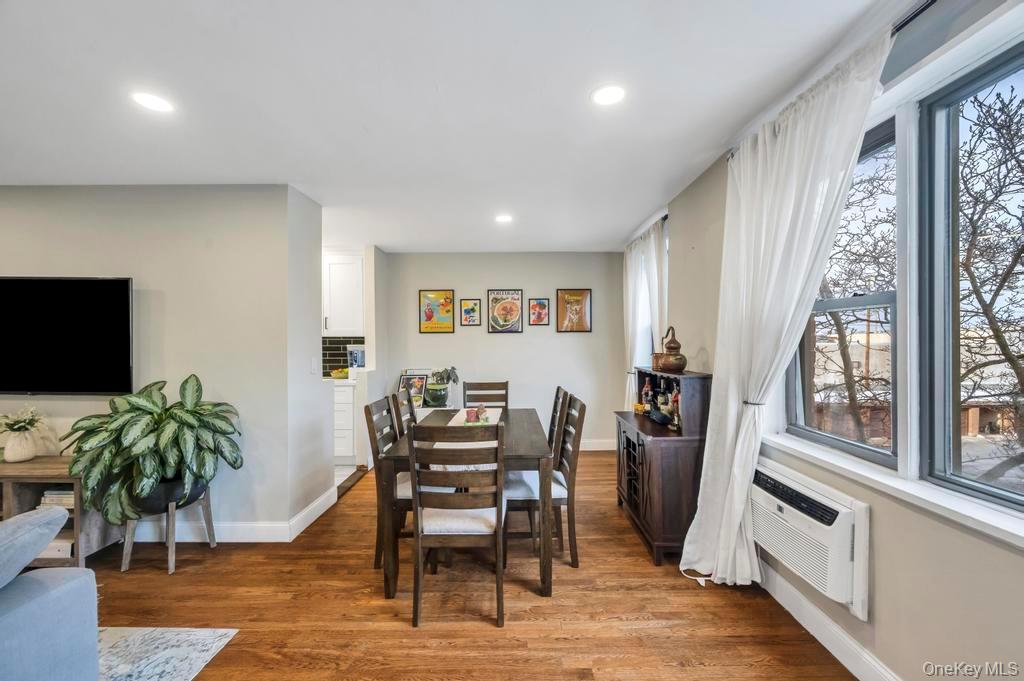 #11 photo, 2 Birchwood Court, Mineola , NY 11501