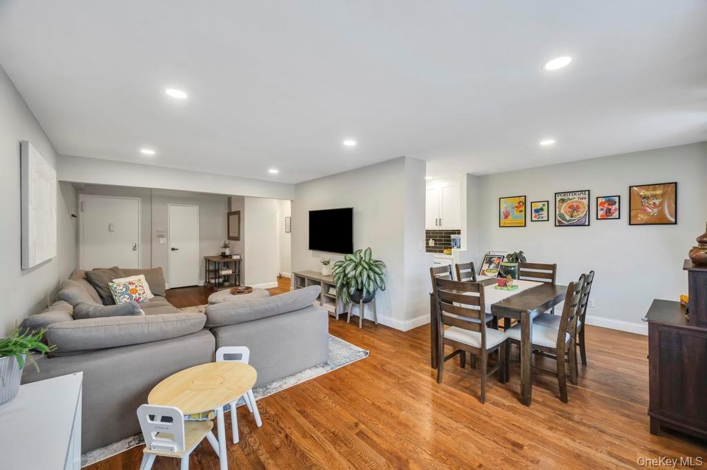 #12 photo, 2 Birchwood Court, Mineola , NY 11501