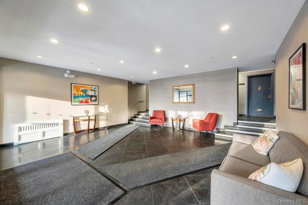 #4 photo, 2 Birchwood Court, Mineola , NY 11501