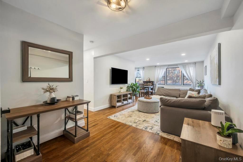 #6 photo, 2 Birchwood Court, Mineola , NY 11501