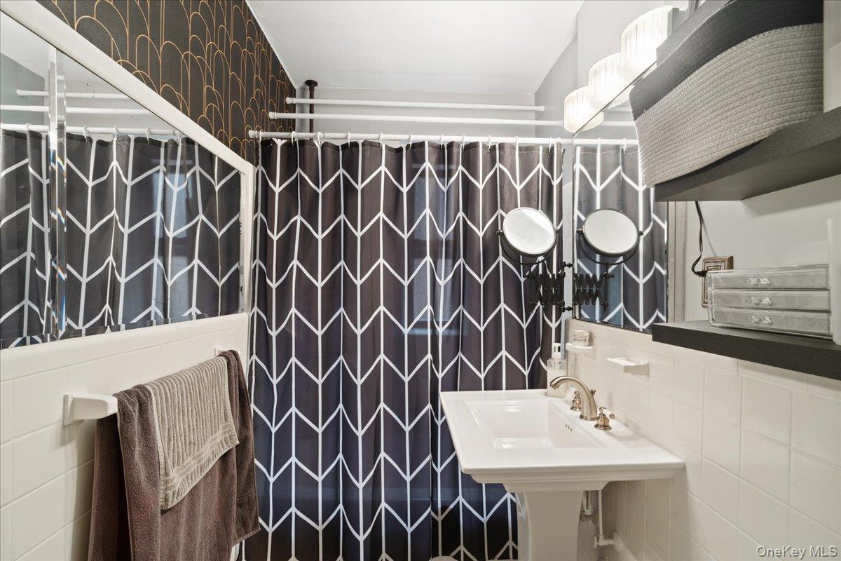 #16 photo, 620 W 239th Street, Bronx , NY 10463