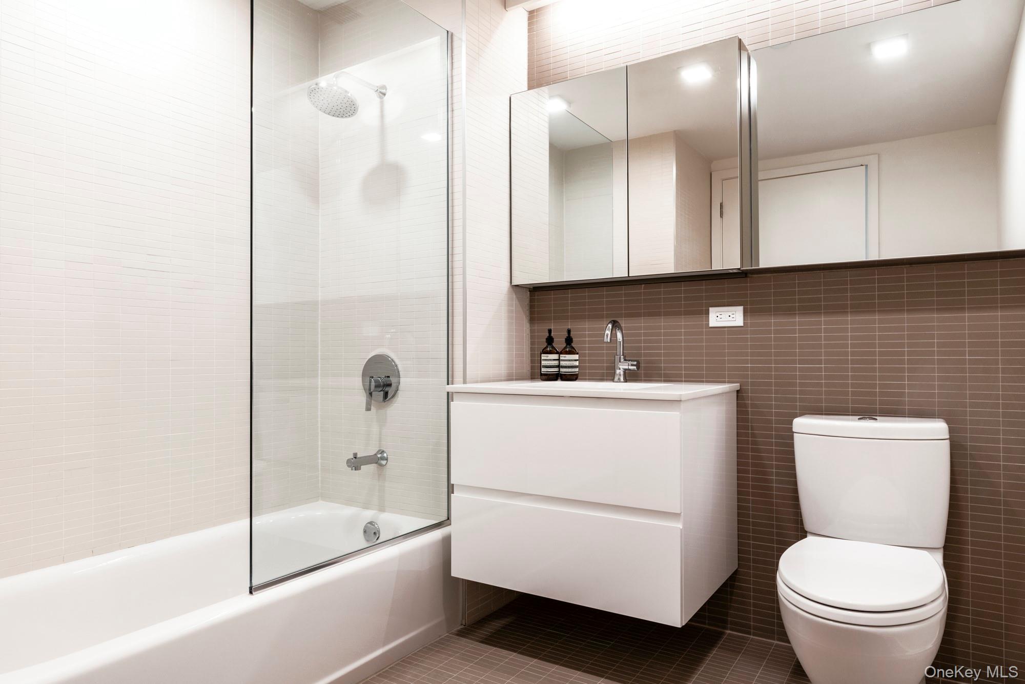 #4 photo, 37-40 27th Street, 뉴욕퀸즈 Long Island City , NY 11101