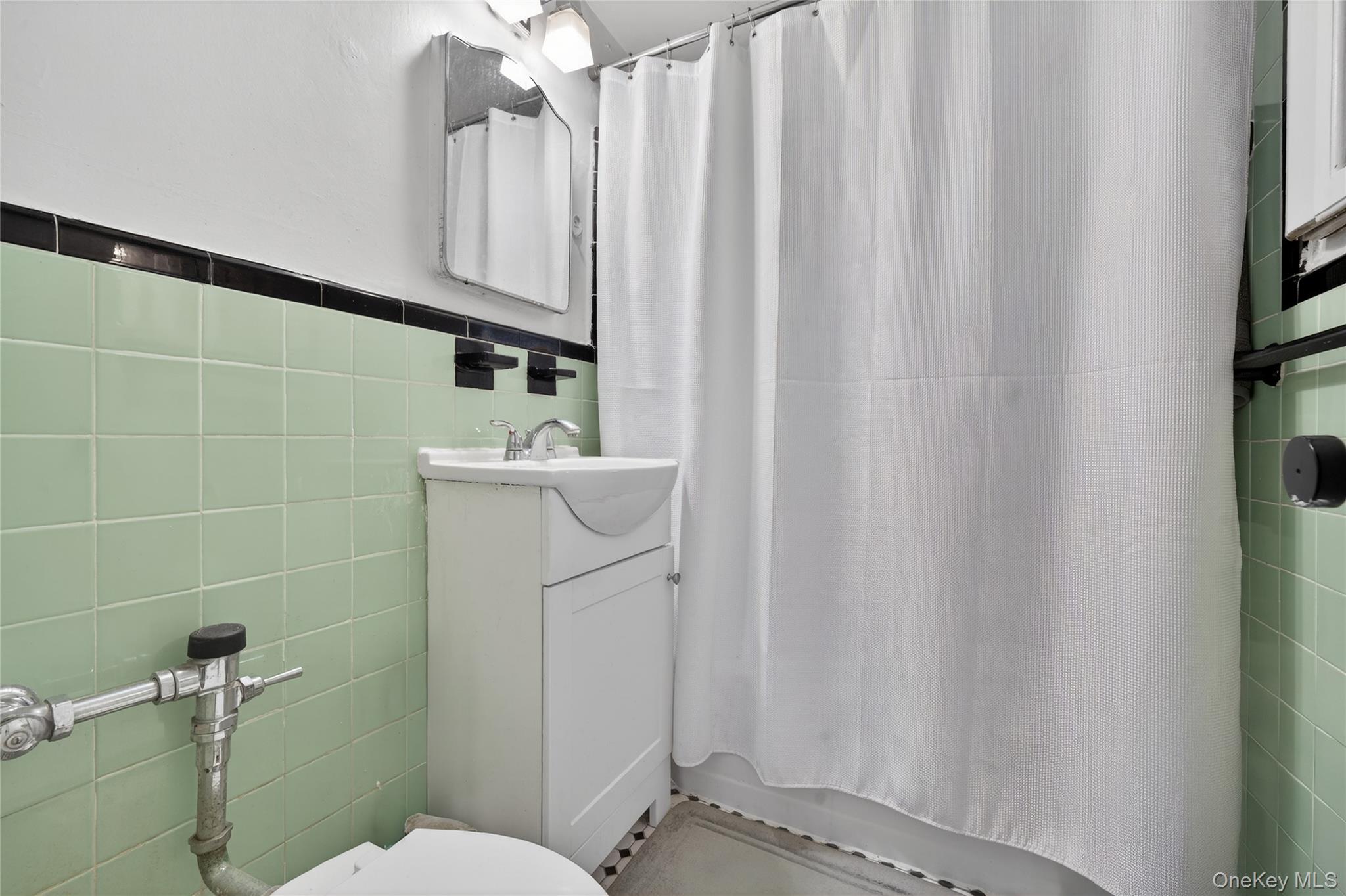 #17 photo, 8385 116th Street, Kew Gardens , NY 11418