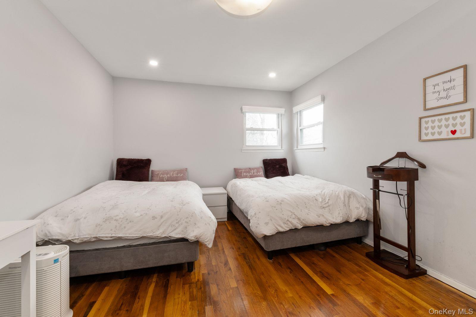 #13 photo, 409 barnard Avenue, Woodmere , NY 11559