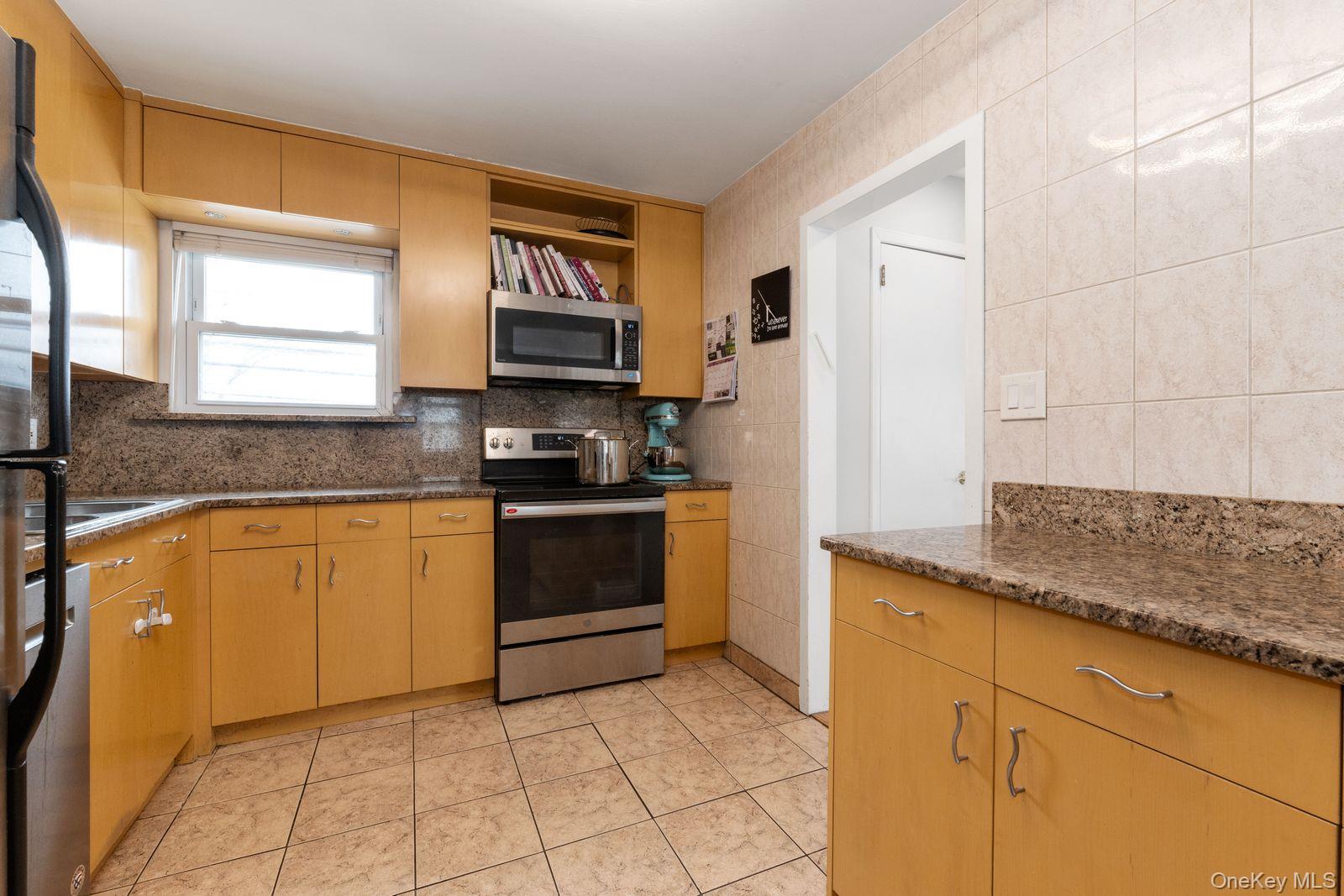 #8 photo, 409 barnard Avenue, Woodmere , NY 11559