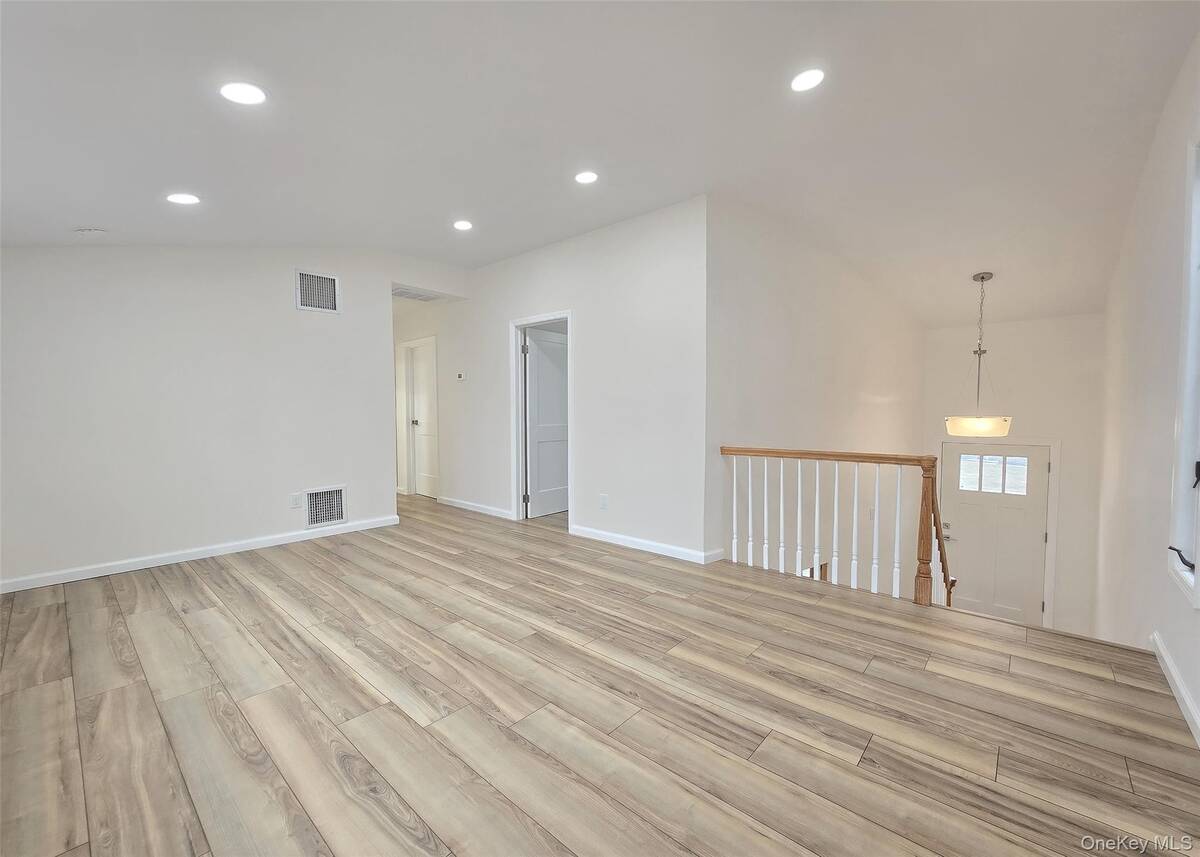 #12 photo, 21 Possum Lane, East Setauket , NY 11733