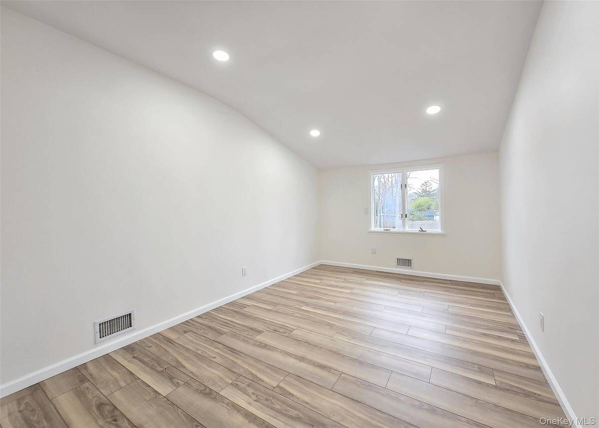 #14 photo, 21 Possum Lane, East Setauket , NY 11733