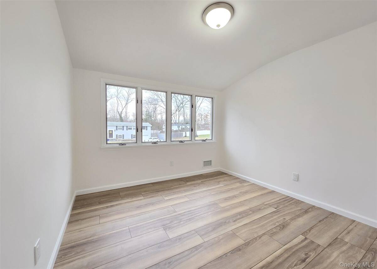 #18 photo, 21 Possum Lane, East Setauket , NY 11733