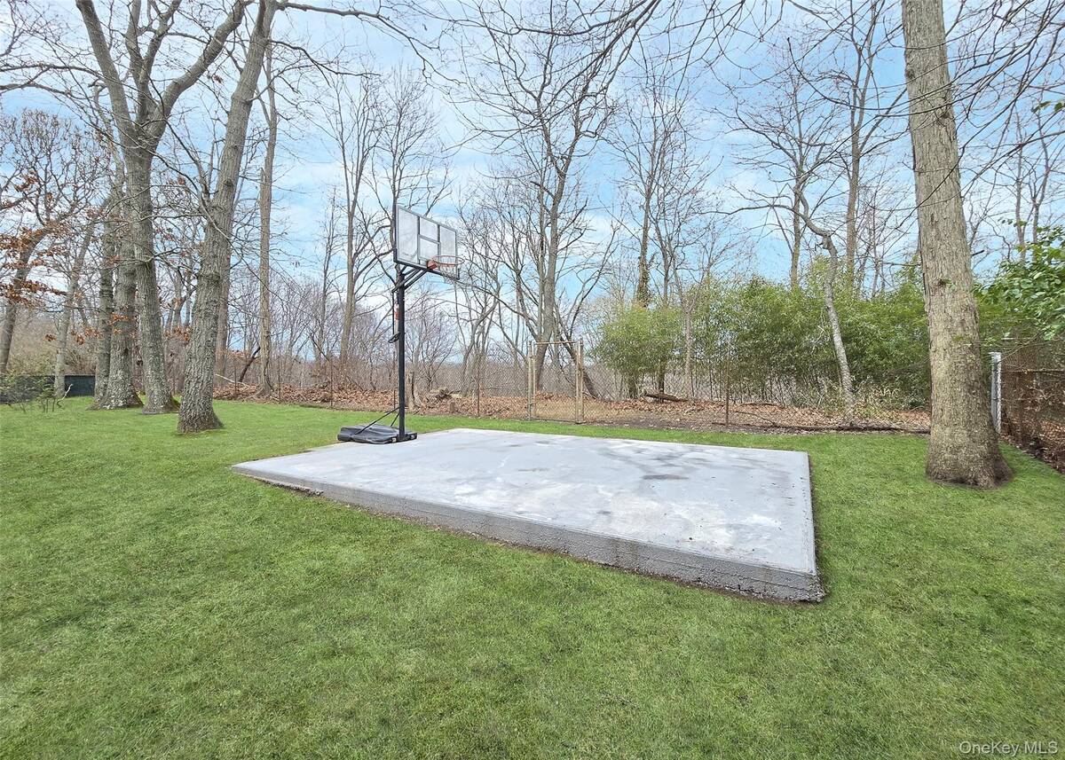 #24 photo, 21 Possum Lane, East Setauket , NY 11733