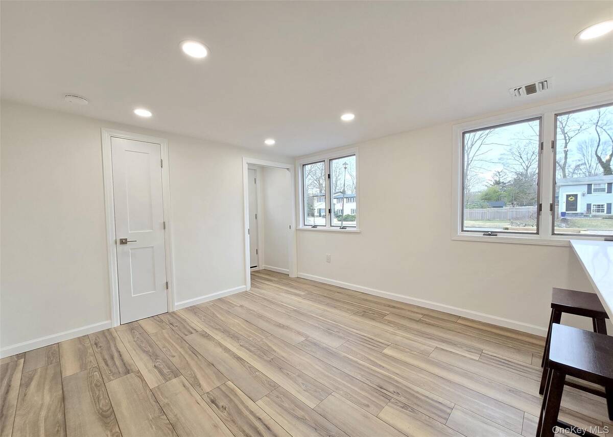 #4 photo, 21 Possum Lane, East Setauket , NY 11733