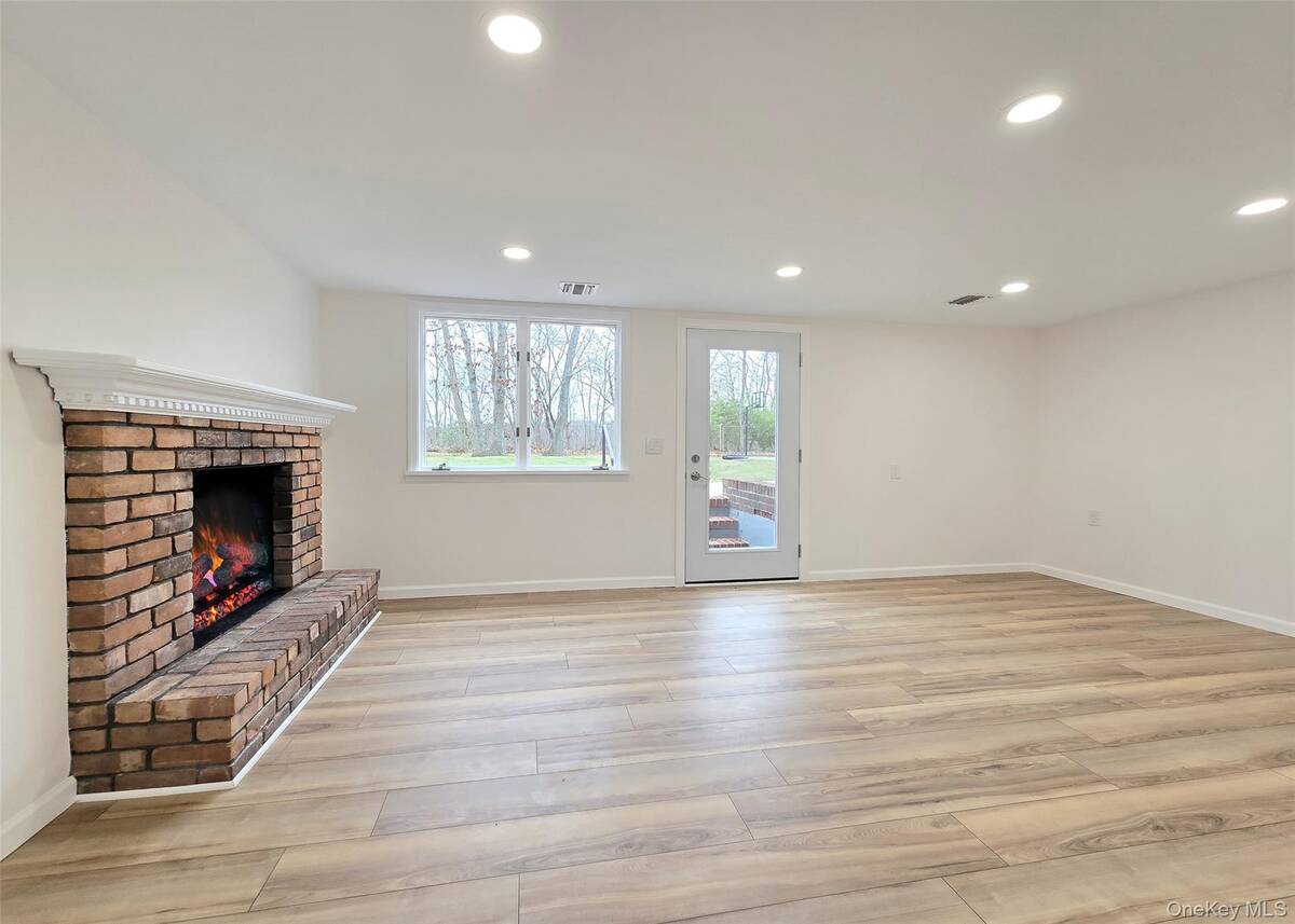 #6 photo, 21 Possum Lane, East Setauket , NY 11733