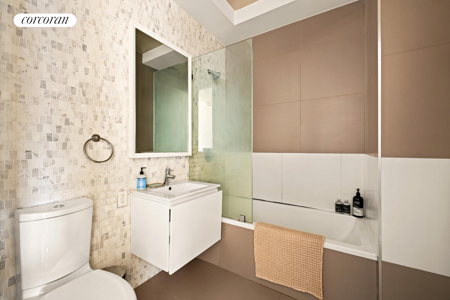 #4 photo, 42 MASPETH Avenue, הברונקס East Williamsburg , NY 11211