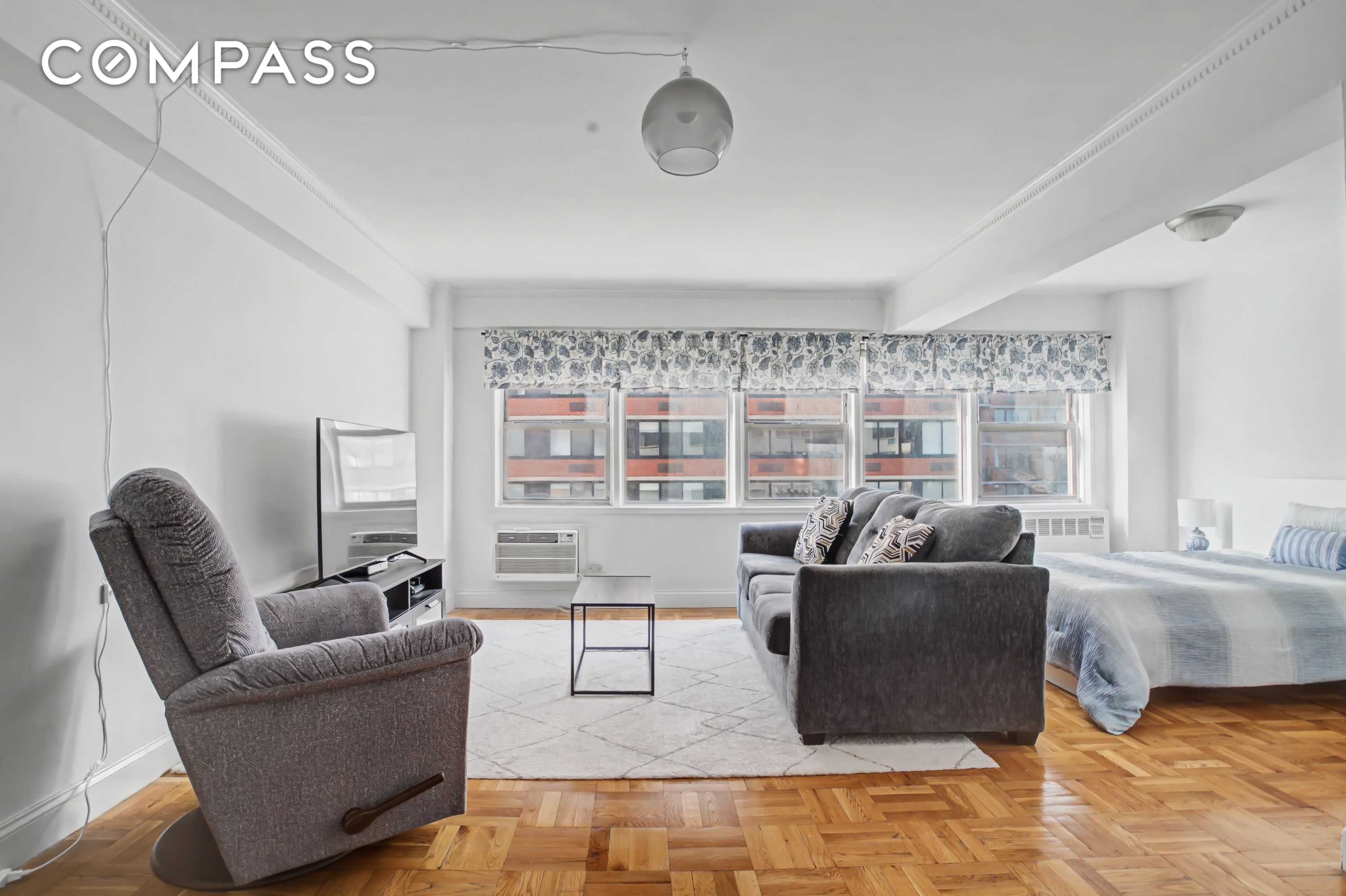 #4 photo, 333 E 75th Street, Lenox Hill , NY 10021