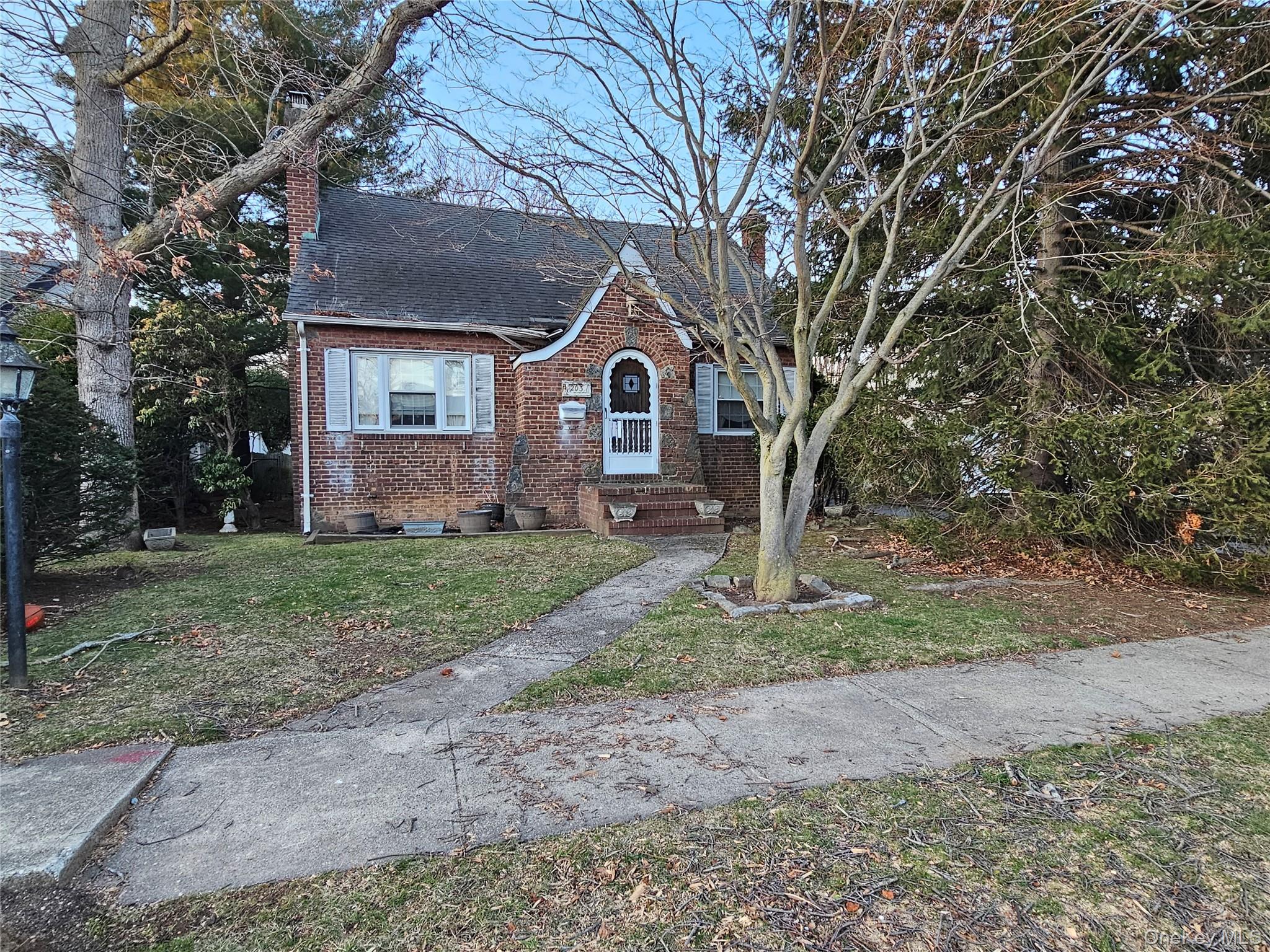 #2 photo, 203 Massachusetts Avenue, Massapequa , NY 11758