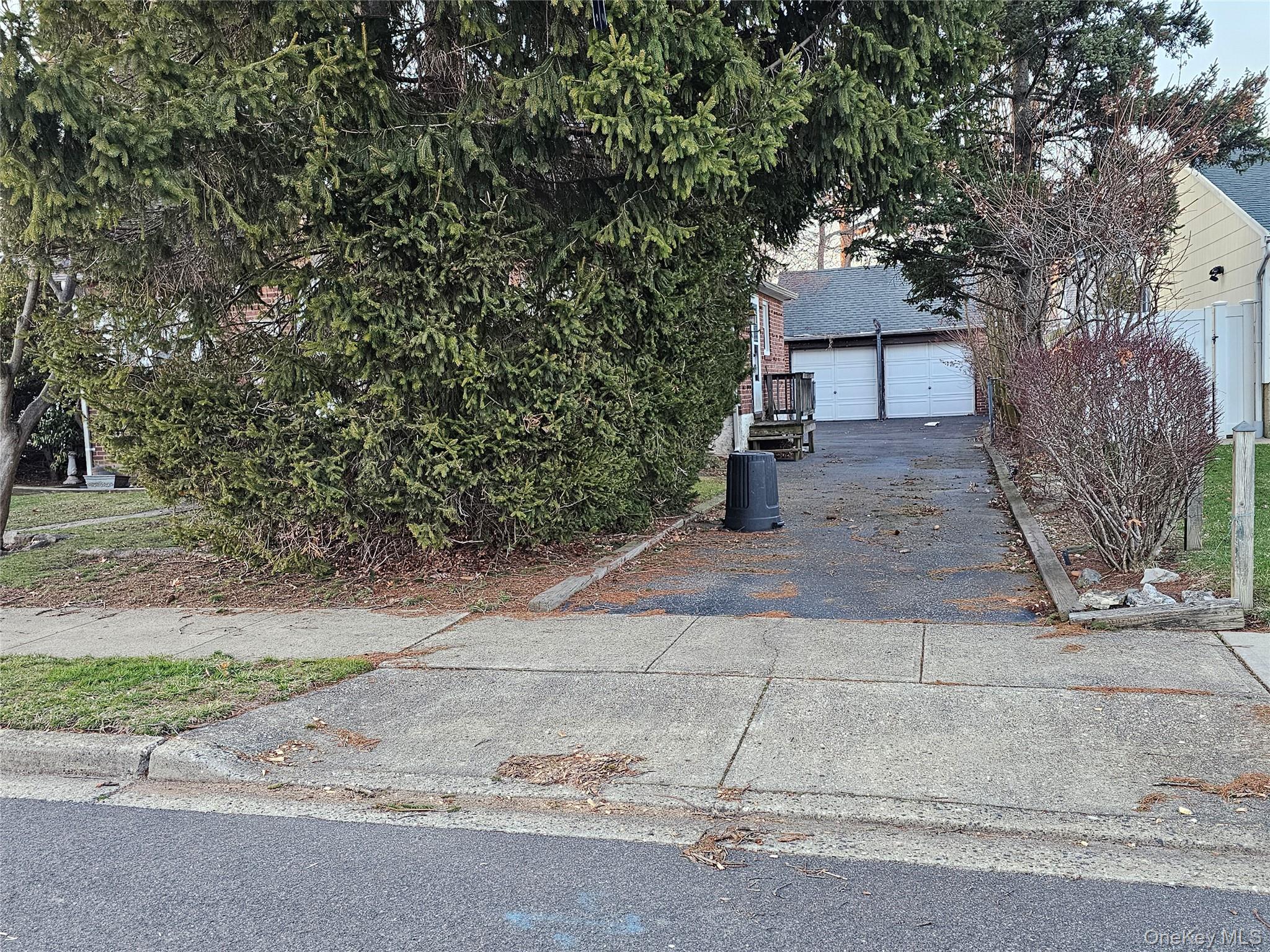 #3 photo, 203 Massachusetts Avenue, Massapequa , NY 11758