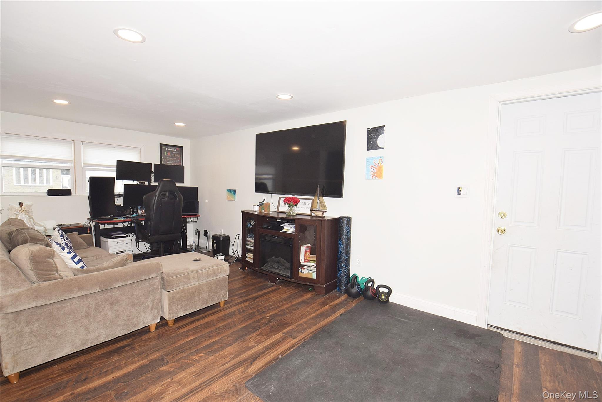 #20 photo, 3029 Ann Street, Baldwin , NY 11510