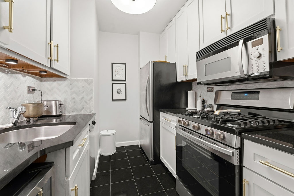 #10 photo, 315 E 72nd Street, 맨해튼 Upper East Side , NY 10021