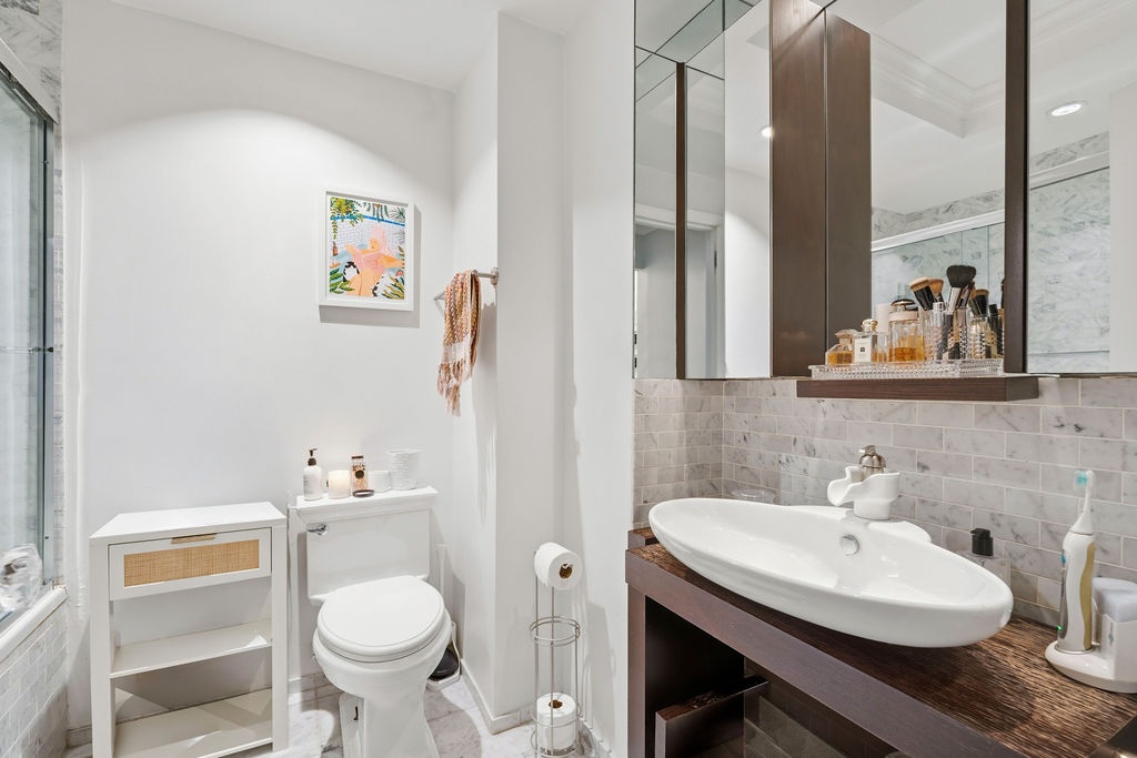 #13 photo, 315 E 72nd Street, 맨해튼 Upper East Side , NY 10021