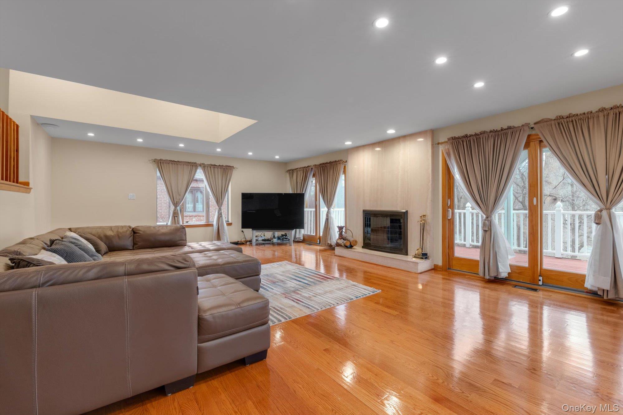 #2 photo, 217-63 Corbett Road, कुईंस Bayside , NY 11361