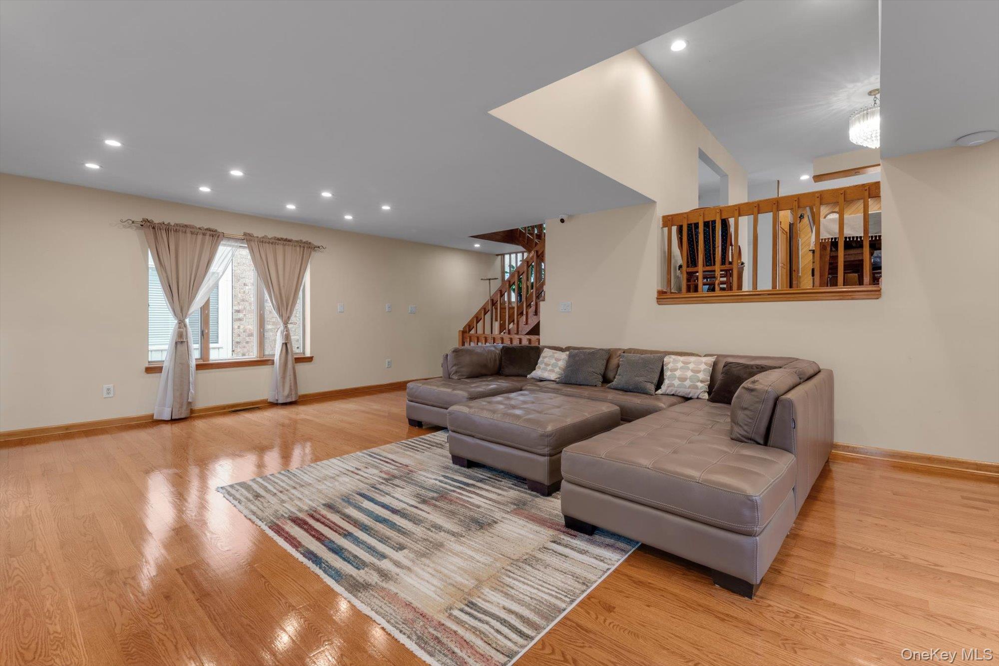 #3 photo, 217-63 Corbett Road, कुईंस Bayside , NY 11361