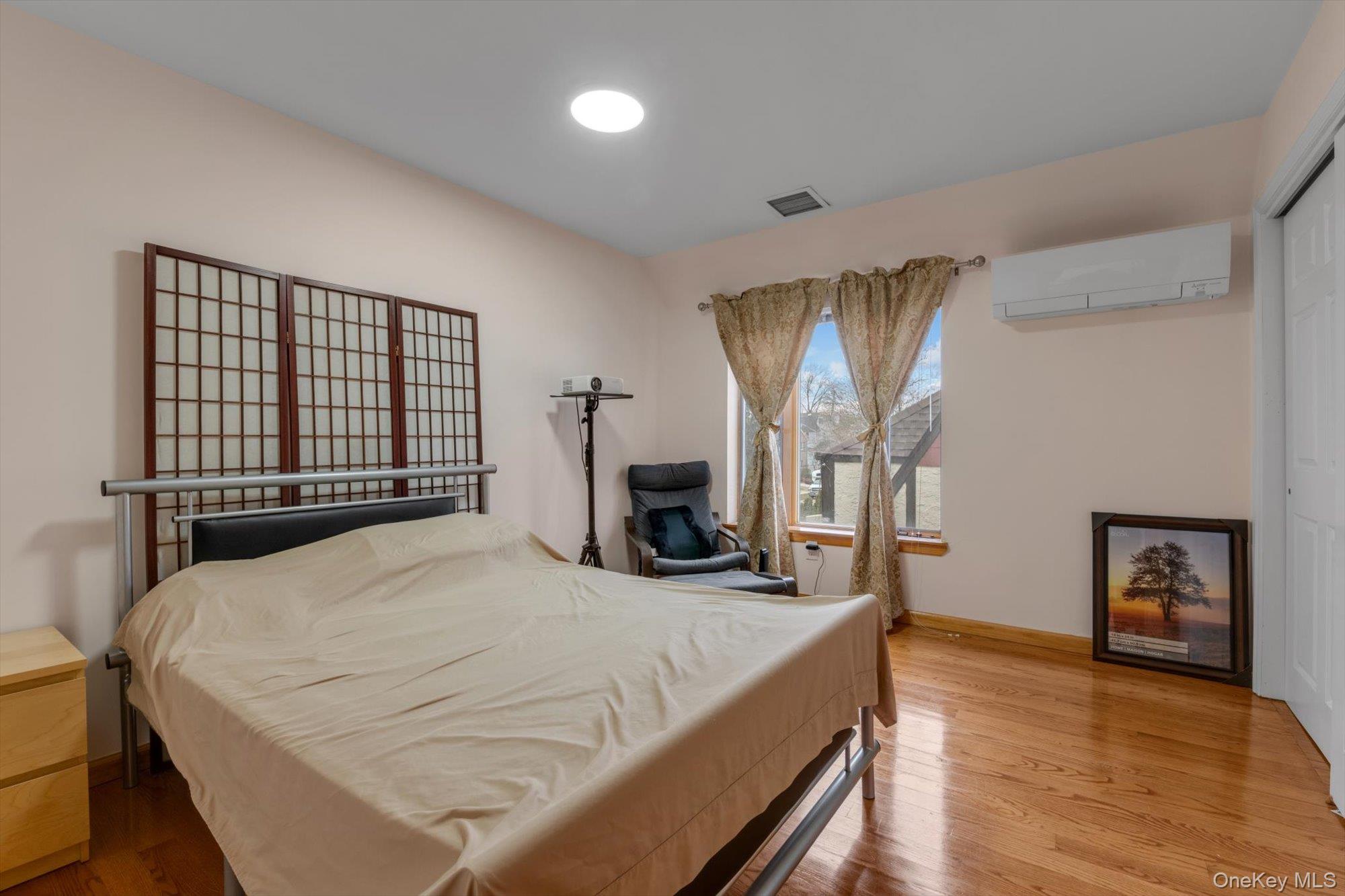 #9 photo, 217-63 Corbett Road, कुईंस Bayside , NY 11361