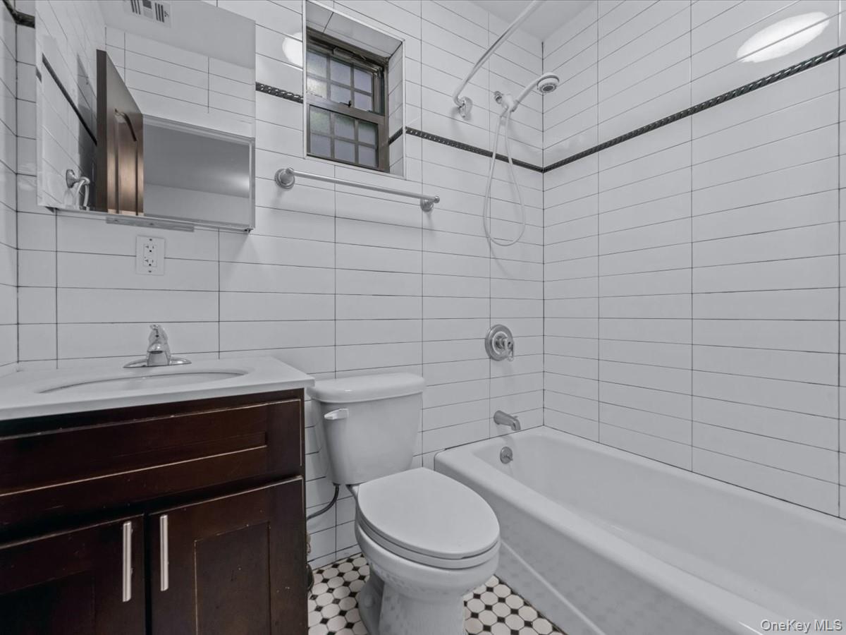 #11 photo, 151 Noll Street, ब्रुकलीन Brooklyn , NY 11206