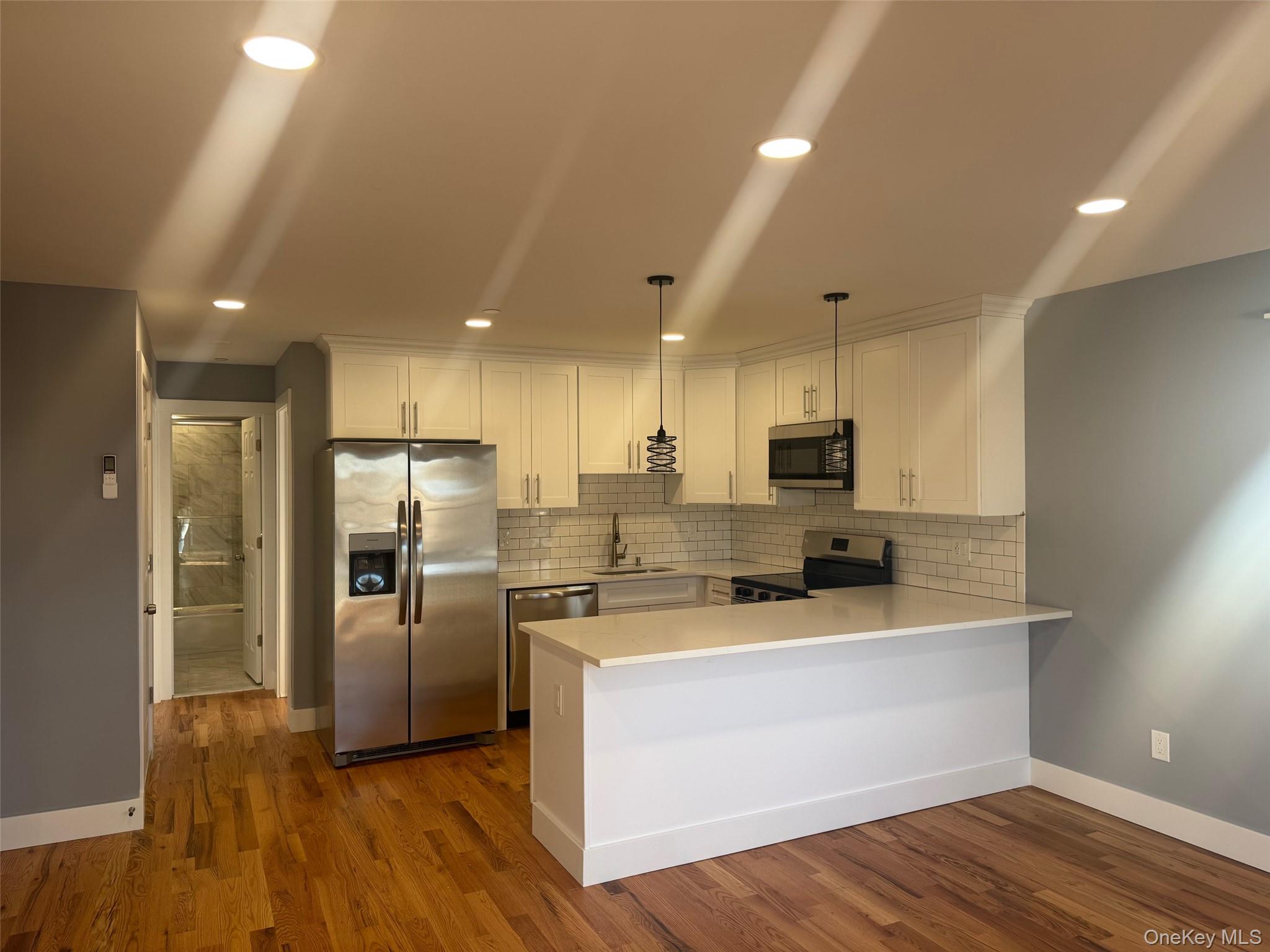 #1 photo, 1035 Montauk Highway, Copiague , NY 11726