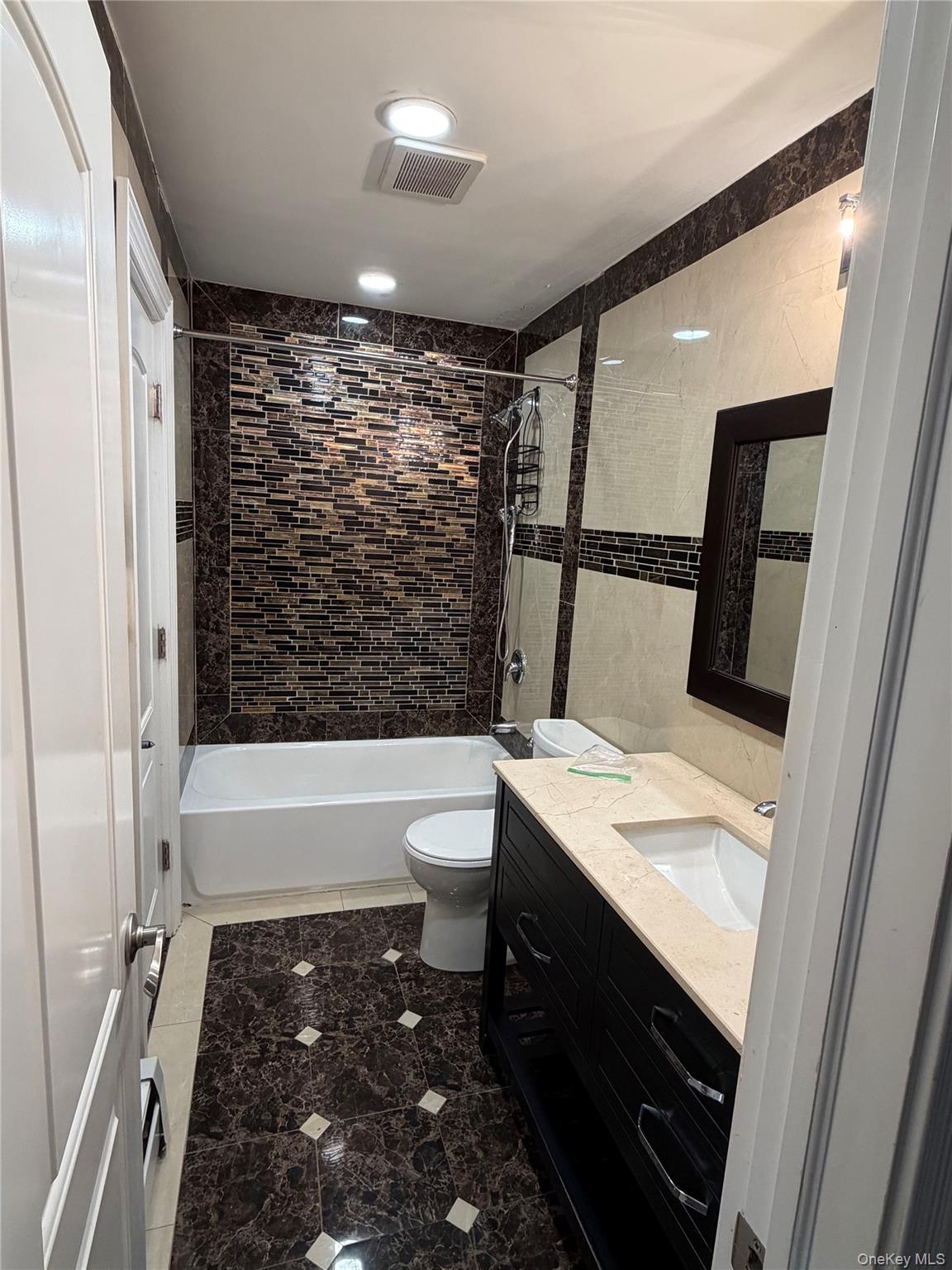 #9 photo, 168 Robinwood Avenue, Hempstead , NY 11550