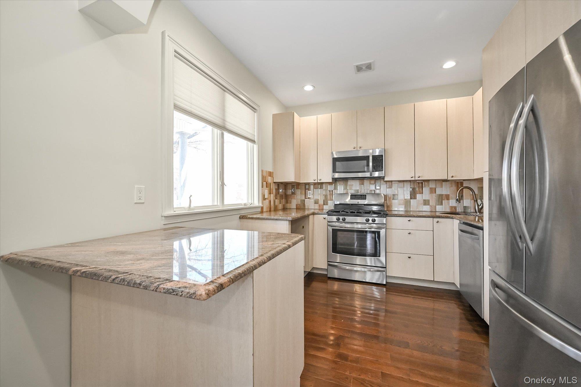 #4 photo, 208-04 35th Avenue, Bayside , NY 11361