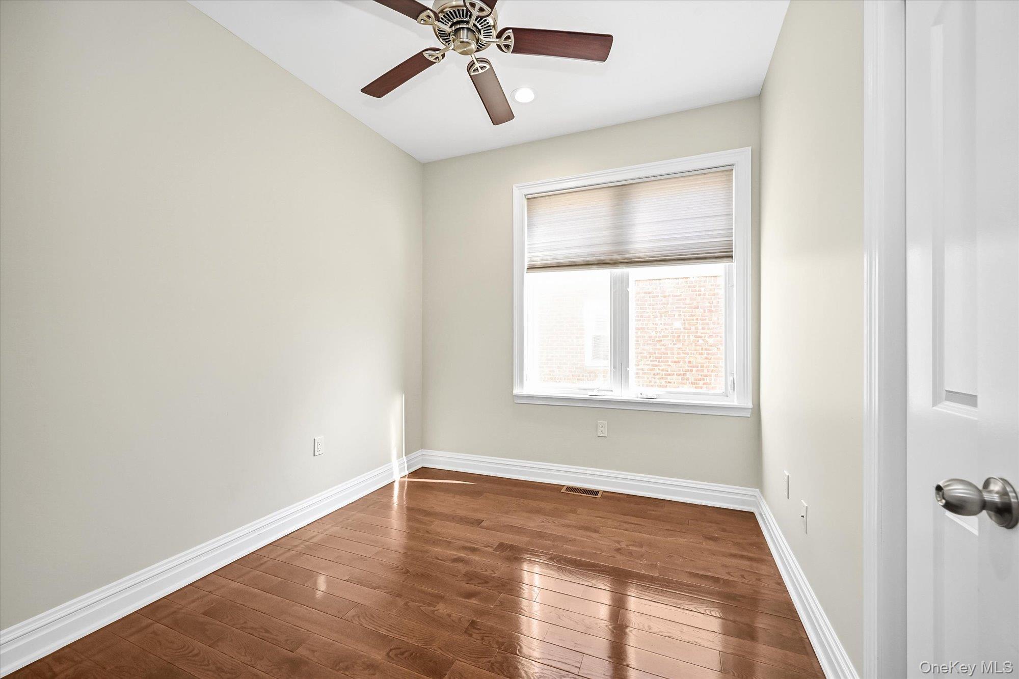 #5 photo, 208-04 35th Avenue, Bayside , NY 11361