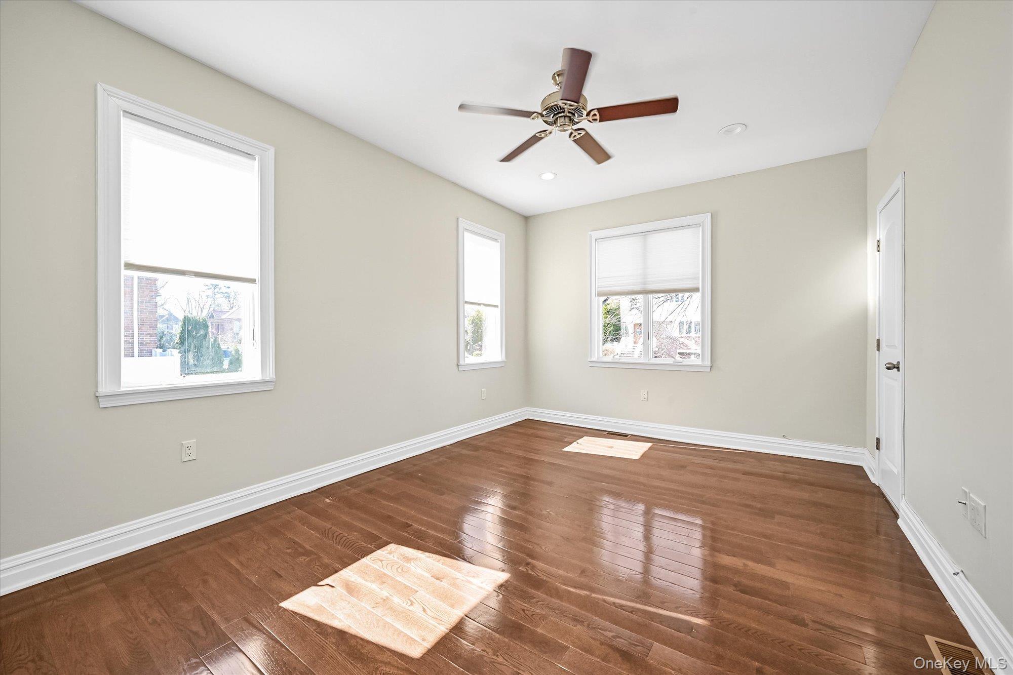 #7 photo, 208-04 35th Avenue, Bayside , NY 11361