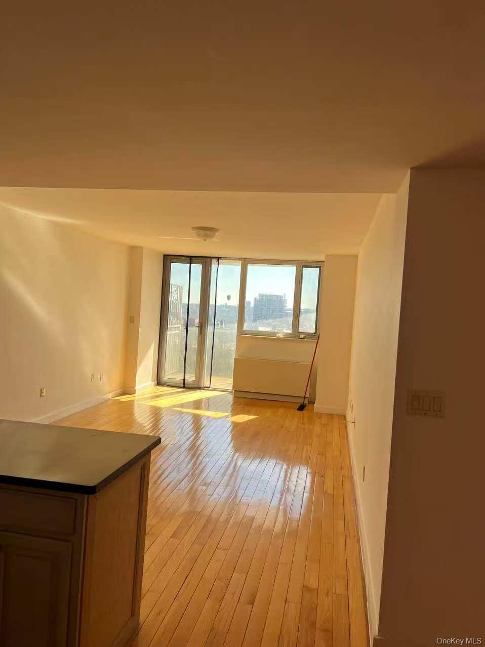 #1 photo, 13338 Sanford Avenue, 皇后区 Flushing , NY 11355