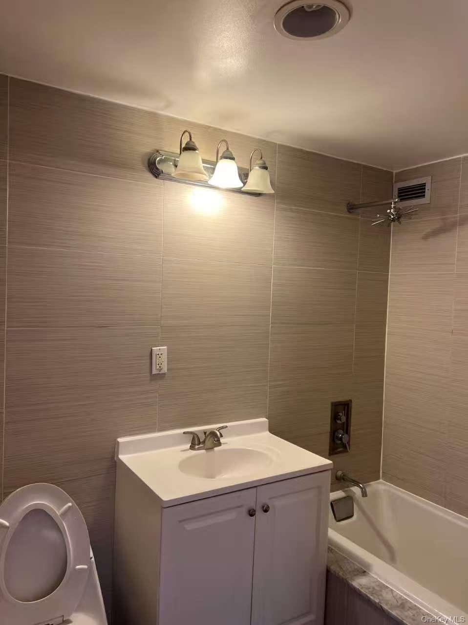 #3 photo, 13338 Sanford Avenue, 皇后区 Flushing , NY 11355