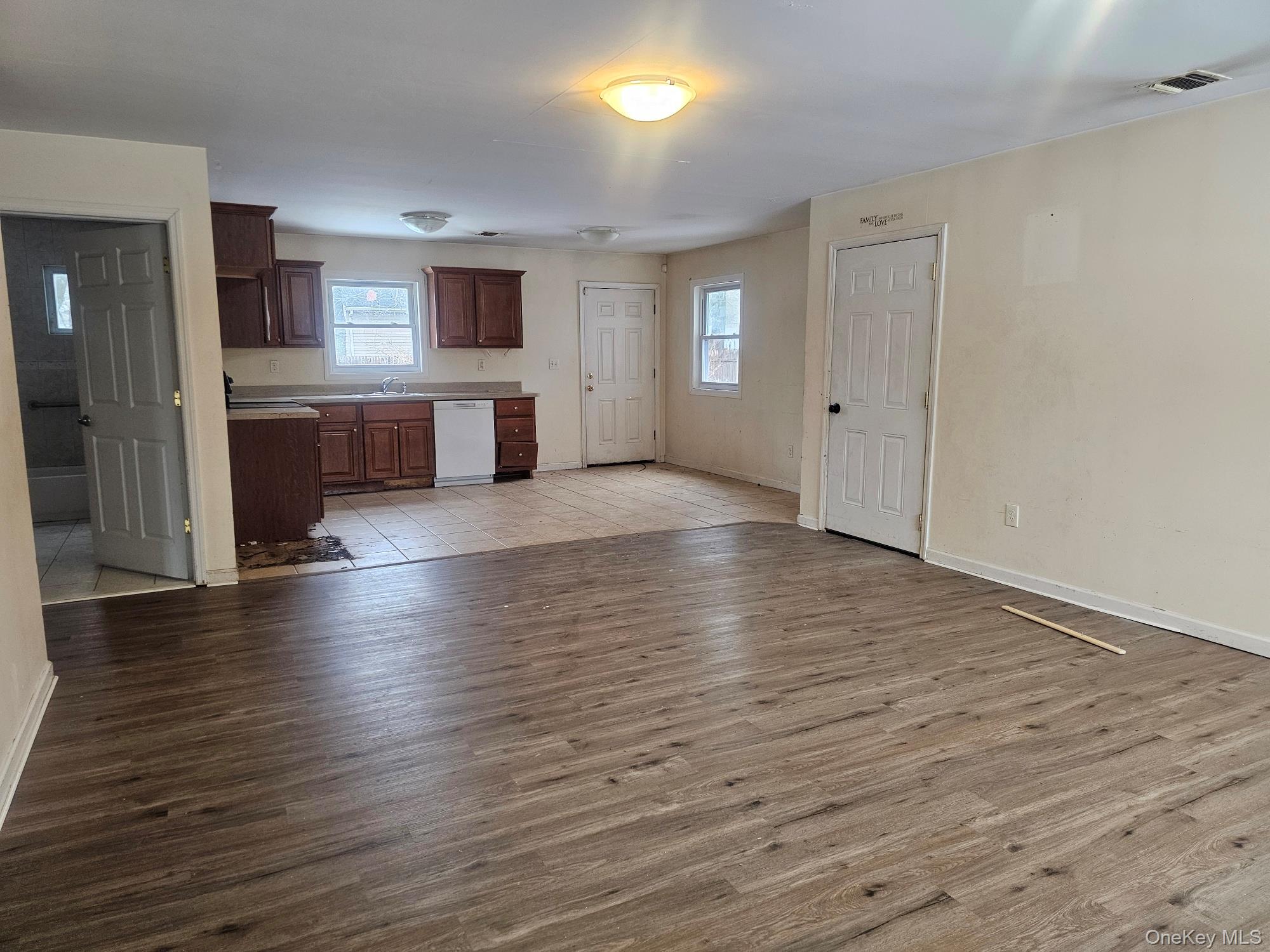 #3 photo, 556 Taylor Avenue, 롱 아일랜드 East Patchogue , NY 11772