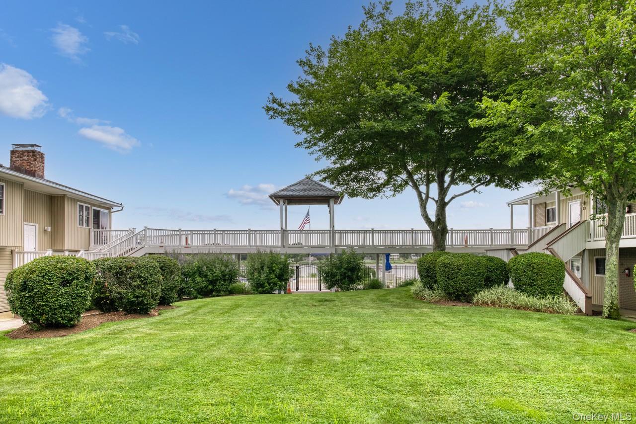 #2 photo, 61 W Tiana Road, 롱 아일랜드 Hampton Bays , NY 11946