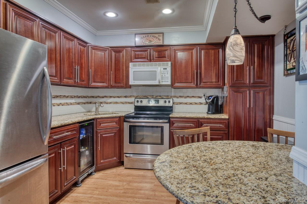 #3 photo, 61 W Tiana Road, 롱 아일랜드 Hampton Bays , NY 11946