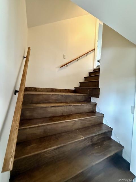 #11 photo, 1188 5th Avenue, East Northport , NY 11731