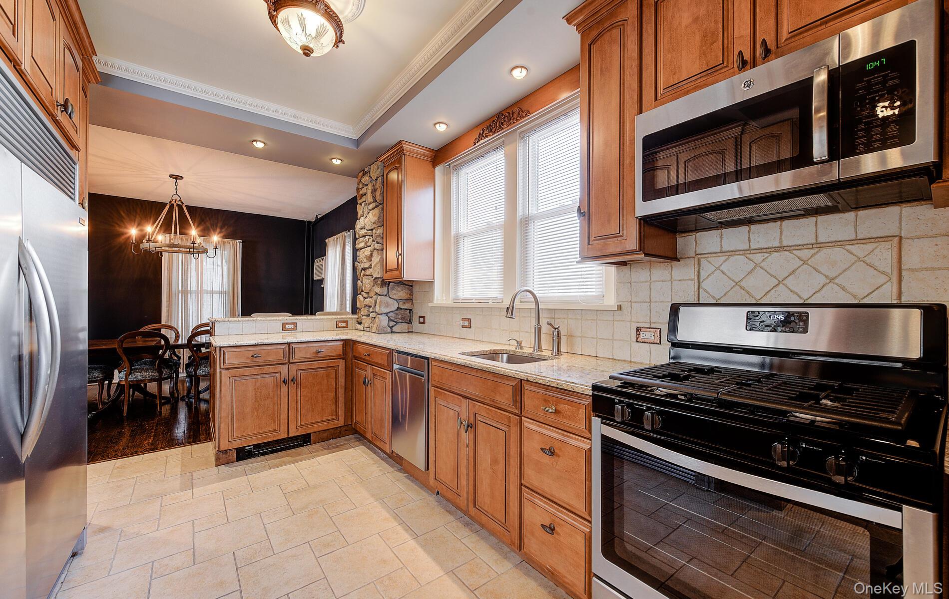 #12 photo, 256 Nassau Road, Huntington , NY 11743