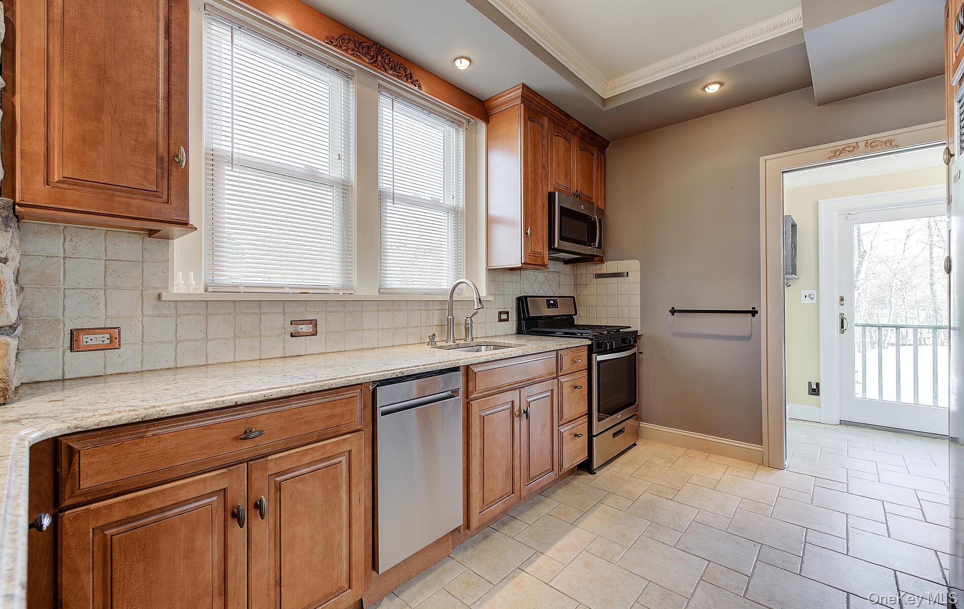 #14 photo, 256 Nassau Road, Huntington , NY 11743